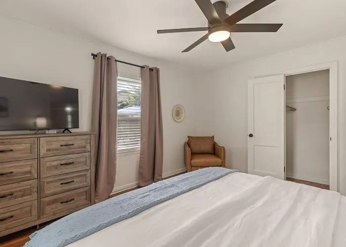 Holiday home Modernnest-ks Bed| Fire Pit• Near Tu•expo•downtown *