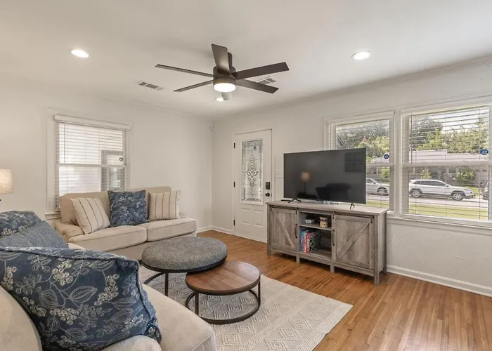 Modernnest-ks Bed| Fire Pit• Near Tu•expo•downtown Holiday home Tulsa