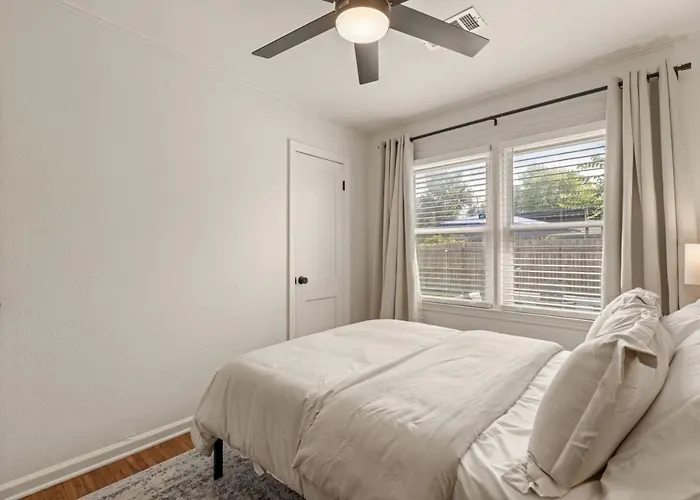 Holiday home Modernnest-ks Bed| Fire Pit• Near Tu•expo•downtown *