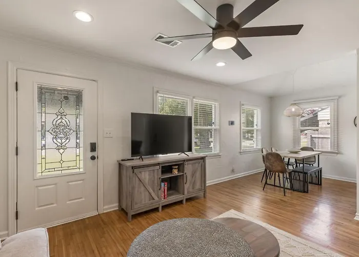 Modernnest-ks Bed| Fire Pit• Near Tu•expo•downtown Holiday home Tulsa