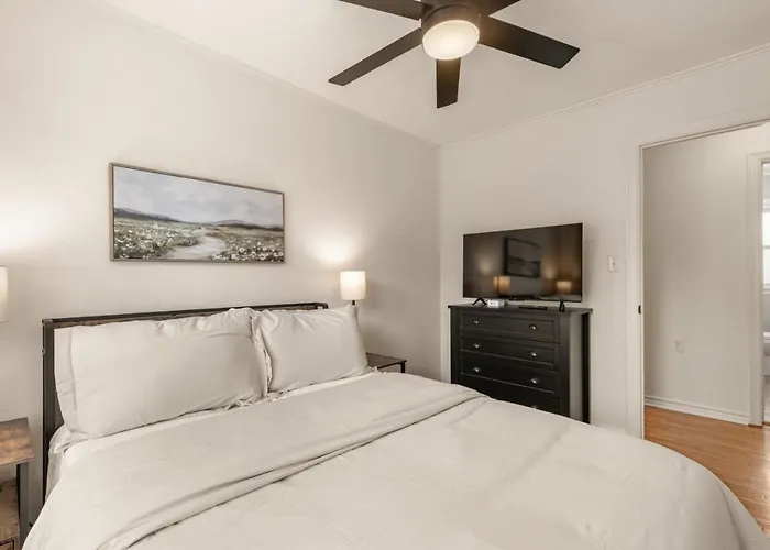 Modernnest-ks Bed| Fire Pit• Near Tu•expo•downtown Holiday home Tulsa